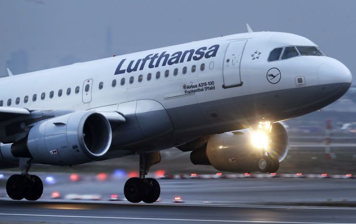 -: Lufthansa    