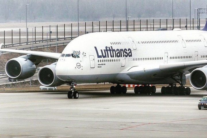 :  Lufthansa   -    