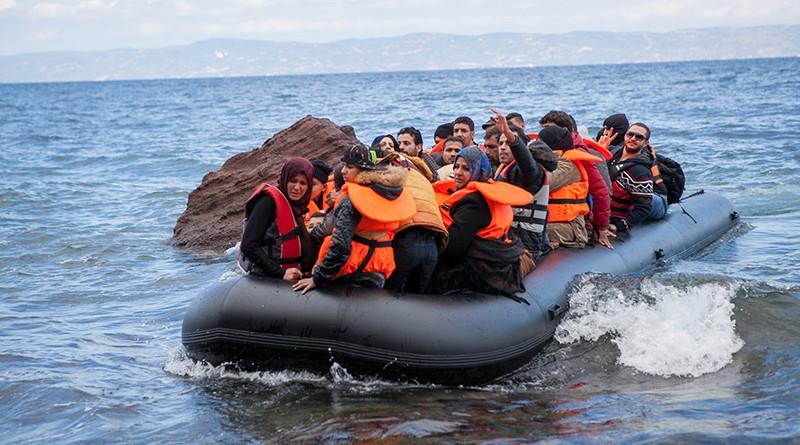 Закон и право: Греция ответила на претензии Австрии: Может, сразу лодки с беженцами топить?