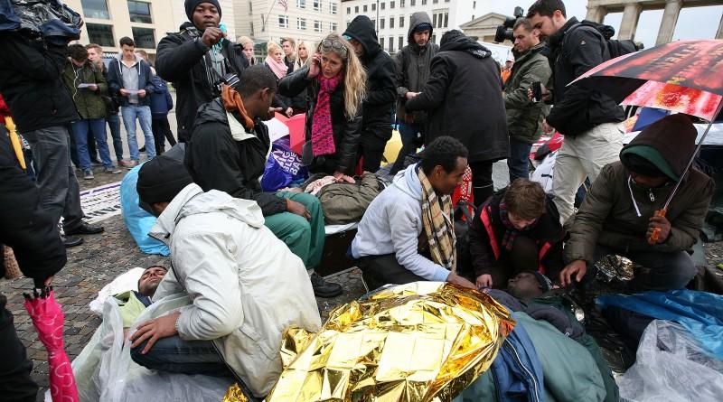 Происшествия: В Берлине беженцы вынуждены выбирать между холодной и голодной смертью?