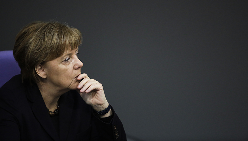 Происшествия: Меркель продолжает поиски компромисса в вопросе беженцев