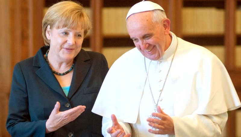 Новости: Ангела Меркель вручила Папе престижную награду