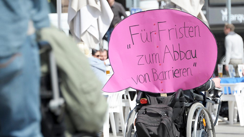 Новости: Протест инвалидов-колясочников перед Бундестагом
