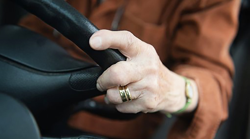Новости: Пенсионерка дважды наехала на один автомобиль