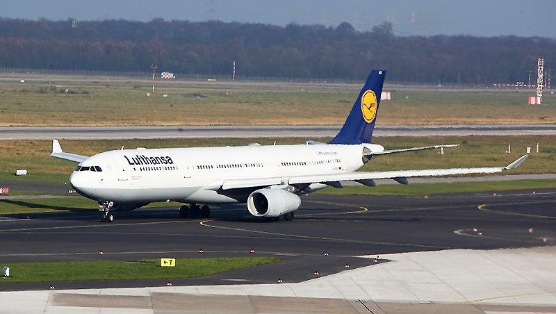 Новости: Лайнер Lufthansa блокирует аэропорт