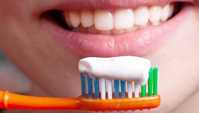 Домашние хитрости: Какие отбеливающие зубные пасты вредят здоровью