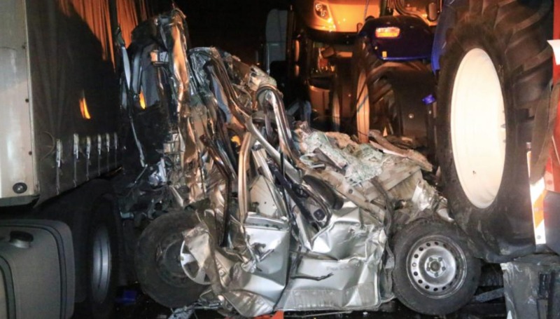 Новости: Водитель Renault чудом выжил в чудовищной катастрофе