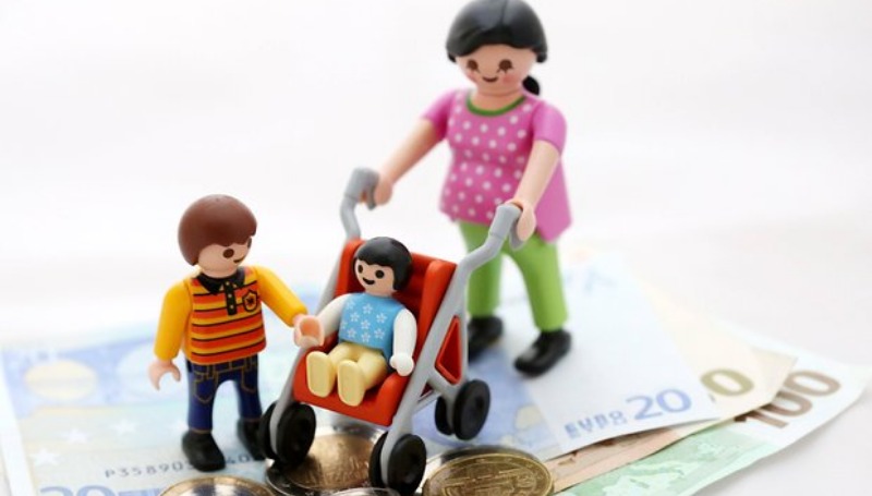 Деньги: Пенсия и пособие на ребенка: что изменится с 1-го июля