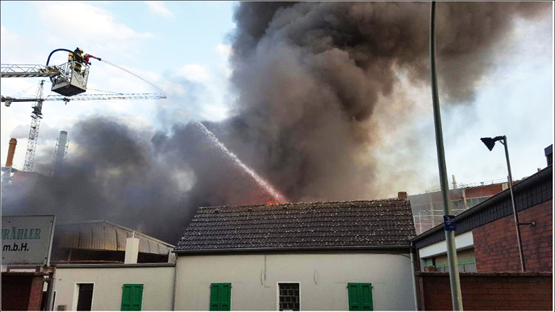 Новости: Масштабный пожар в Дуйсбурге