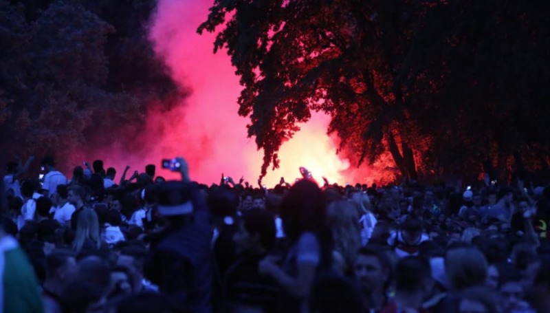Новости: Фанаты в ярости: в Кёльне вырубилась фан-зона