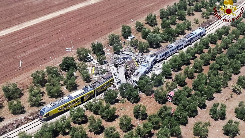 Новости: Железнодорожная катастрофа в Италии: десятки погибших (видео)
