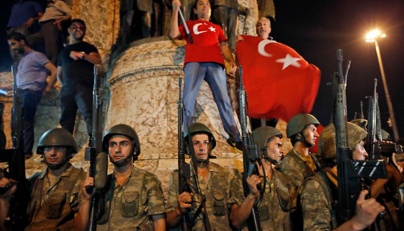 Новости: В Турции арестовано почти три тысячи военных (обновлено)