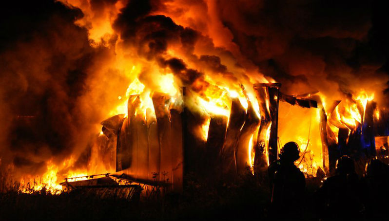 Новости: Пожар полностью уничтожил завод