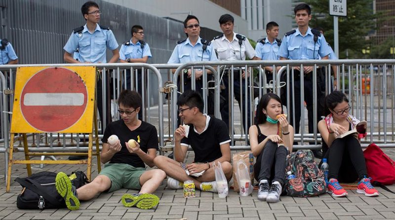 Новости: Лидера протестов в Гонконге признали виновным