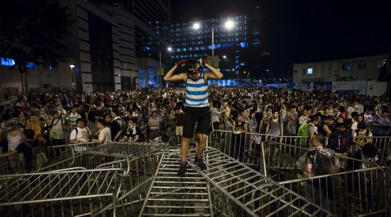 Новости: Лидера протестов в Гонконге признали виновным