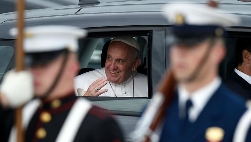 Новости: Папа Римский пересаживается на трамвай