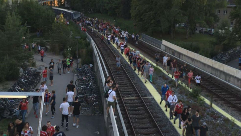 Новости: Фаны "Баварии" чуть не задохнулись в поезде