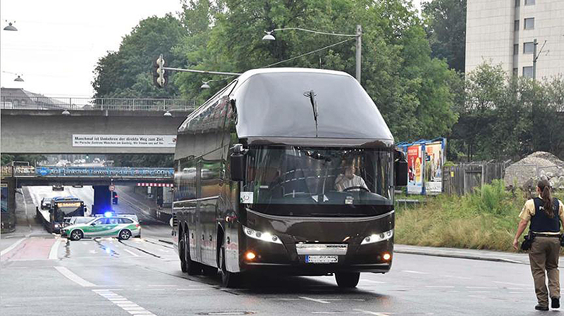 Новости: Автобус не вписался в путепровод