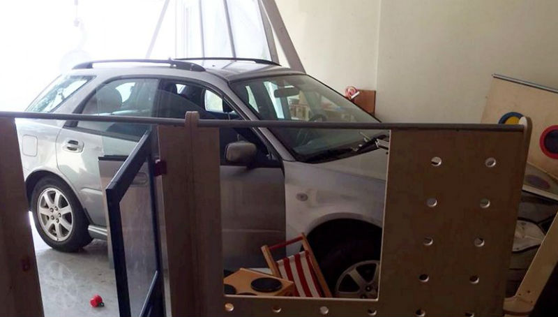 Новости: Старушка "припарковалась" в здании детского сада