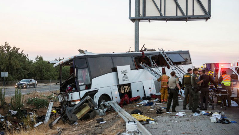 Новости: В Калифорнии разбился рейсовый автобус