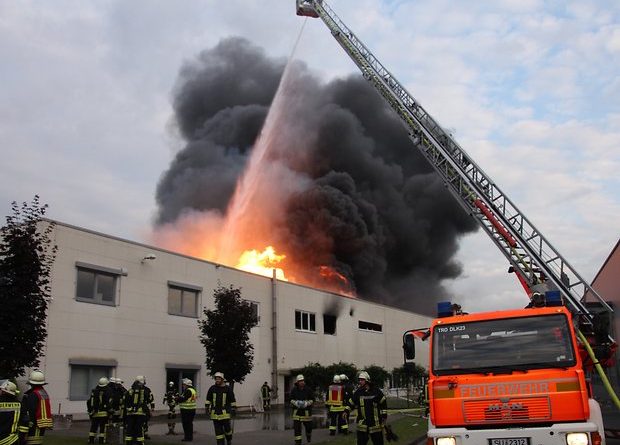 Происшествия: Пожар в Тройсдорфе тушили всю ночь