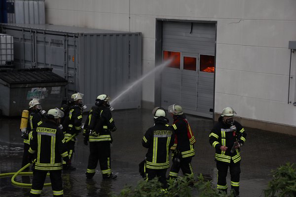 Происшествия: Пожар в Тройсдорфе тушили всю ночь