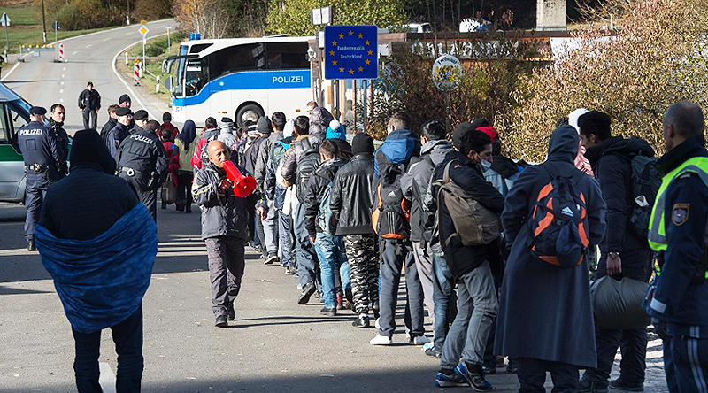 Общество: Жители ЕС не верят в интеграцию мигрантов