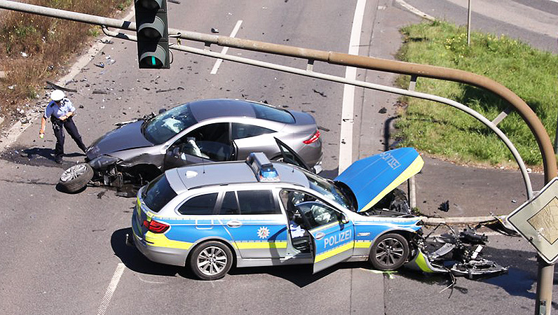 Новости: Автолихач сбил патрульный автомобиль