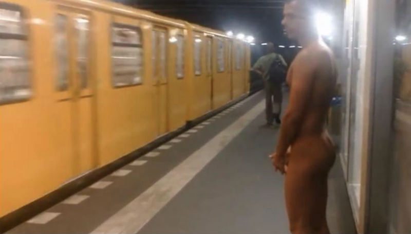 Новости: Мужчина голышом проехался в берлинском метро