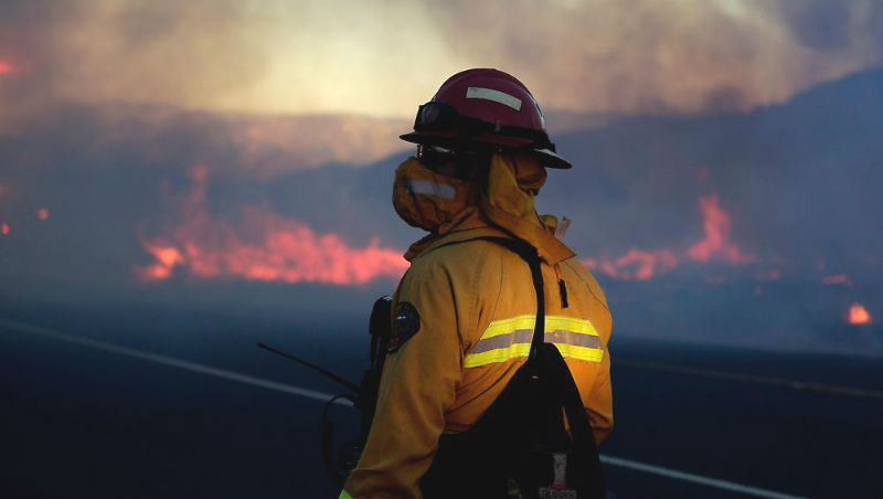 Новости: Пожар в Калифорнии: дома горят, люди эвакуируются