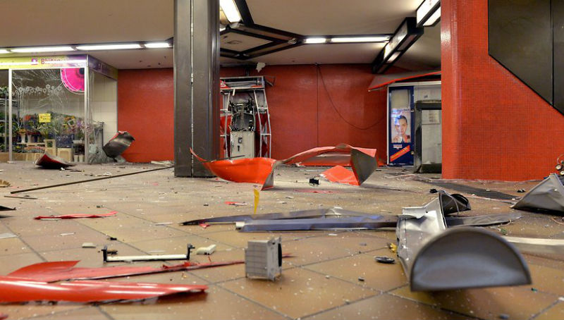 Новости: В метро взорвали банкомат: движение остановилось