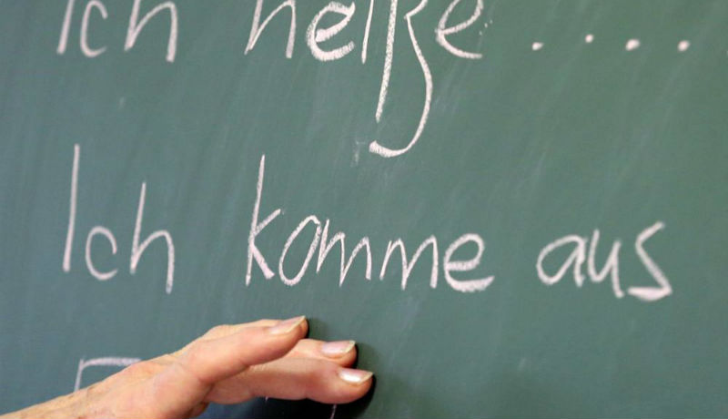 Новости: Германии нужно потратить миллиарды евро на образование беженцев