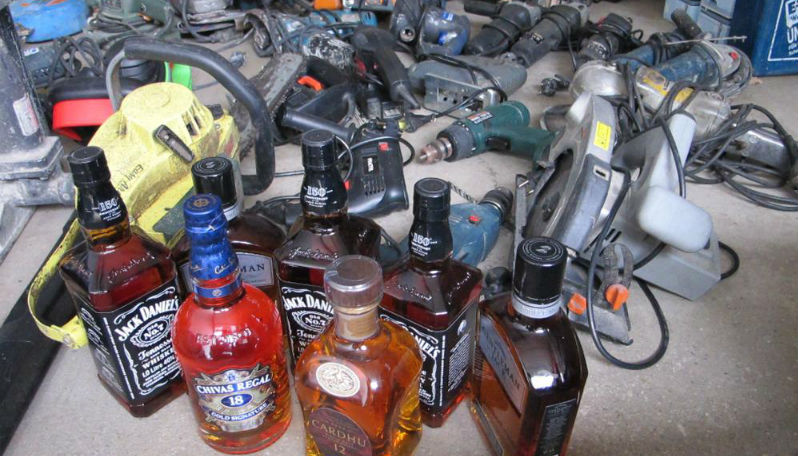 Новости: Полицейская находка – масса оборудования и куча спиртного