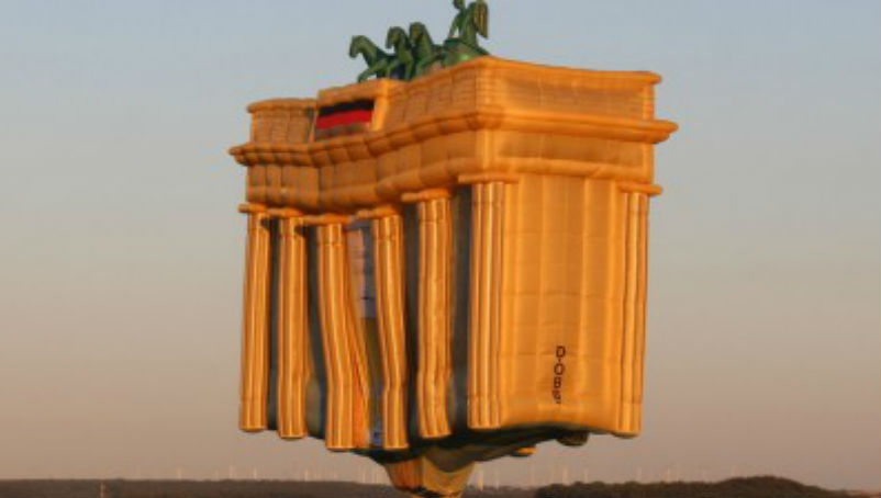 Досуг: "Бранденбургские ворота" взлетели в небо в последний раз