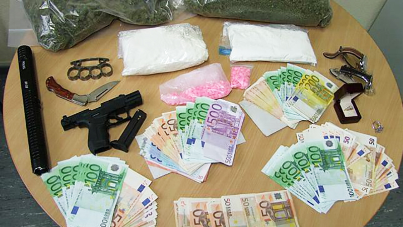 Новости: Задержаны очередные дилеры – снова наркотики и оружие