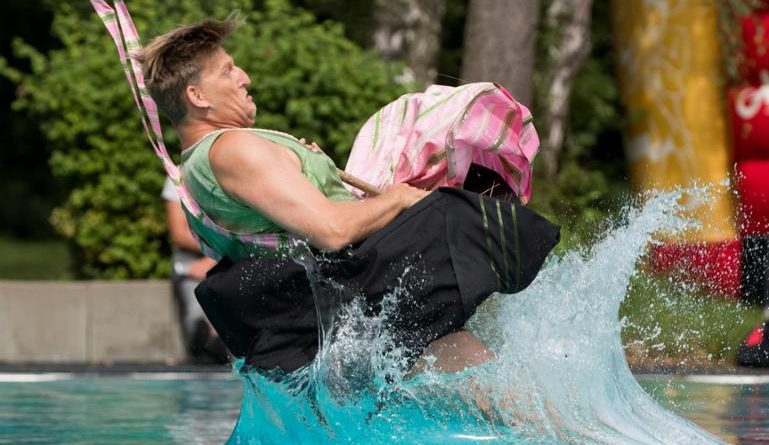 Досуг: Чемпионат мира по прыжкам в воду в дирндле