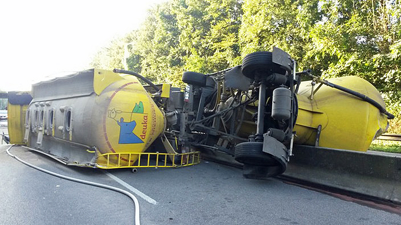 Новости: Авария в Мюнстерланде: грузовик выбросило на встречную