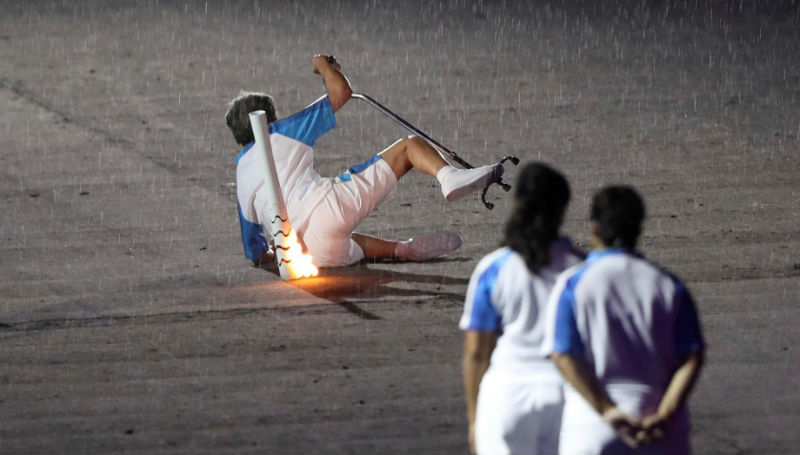 Новости: Бразильская атлетка упала на открытии Паралимпиады