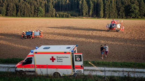 Новости: В Баварии два автомобиля сорвались с десятиметровой высоты (фото)