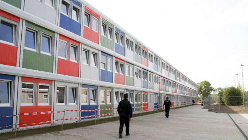 Новости: Берлин построит меньше жилья для беженцев, чем планировалось