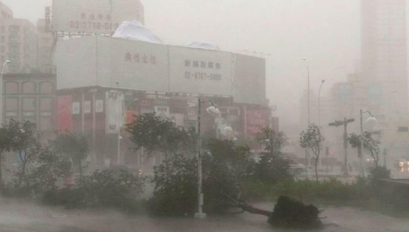 Новости: На юге Тайваня бушует мощный тайфун Меранти (видео)
