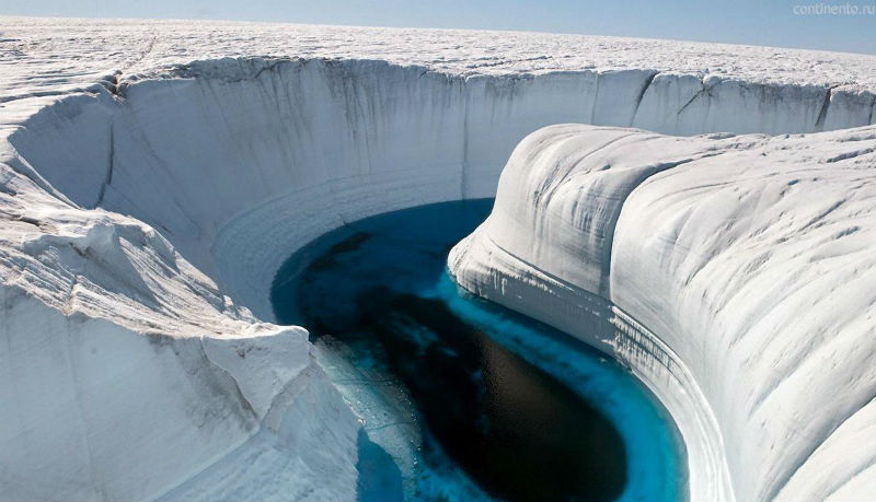 Новости: От Гренландии откололась огромная льдина