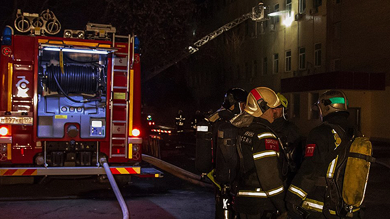 Новости: В Москве огонь унес жизни 8 пожарных