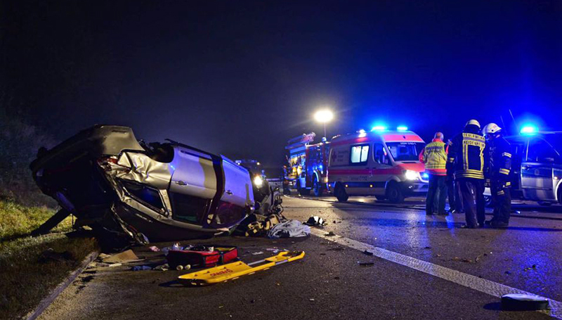 Новости: Бросок камня на автобан — четверо пострадавших