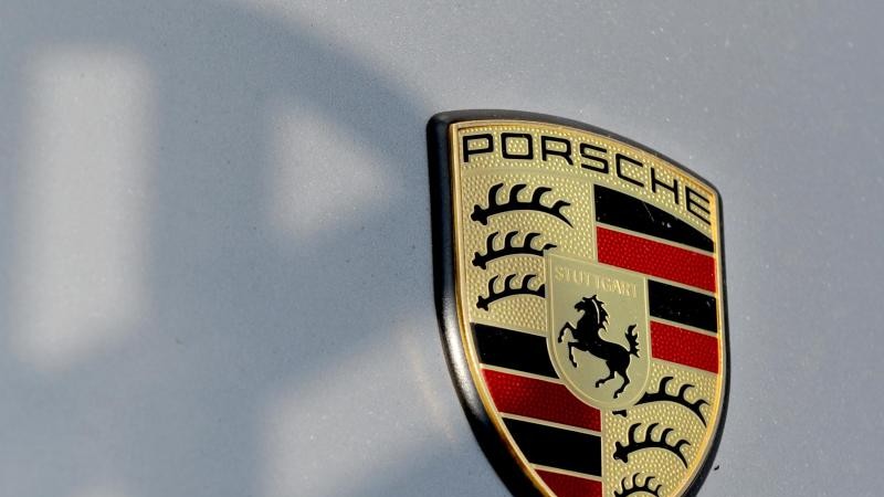 Новости: Водители Porsche устроили гонки на обочине со скоростью 200 км/ч