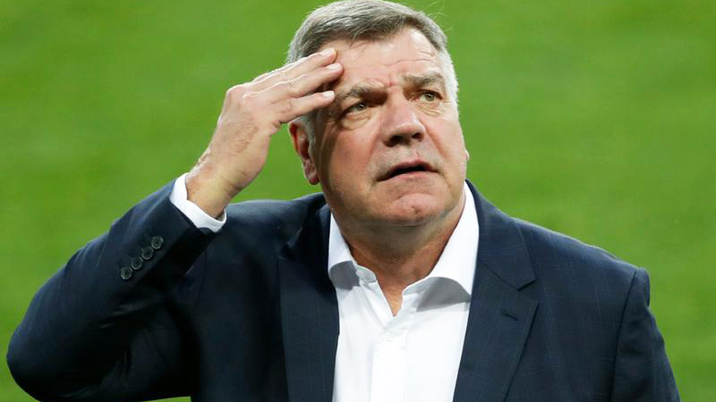Новости: Тренер сборной Англии уволен вследствие скандала