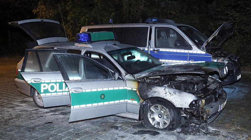 Новости: В Дрездене сожгли три полицейских автомобиля