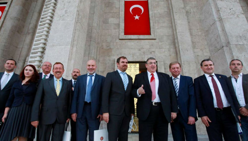 Новости: Немецкая делегация удовлетворена началом визита в Турцию