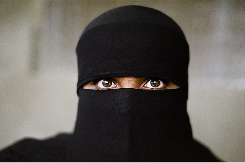 Общество: Бундестаг планирует запретить должностным лицам носить паранджу и хиджаб