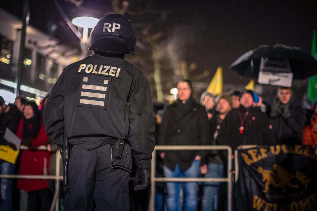 Закон и право: Ультраправые радикальные силы Восточной Германии становятся многочисленнее и агрессивнее